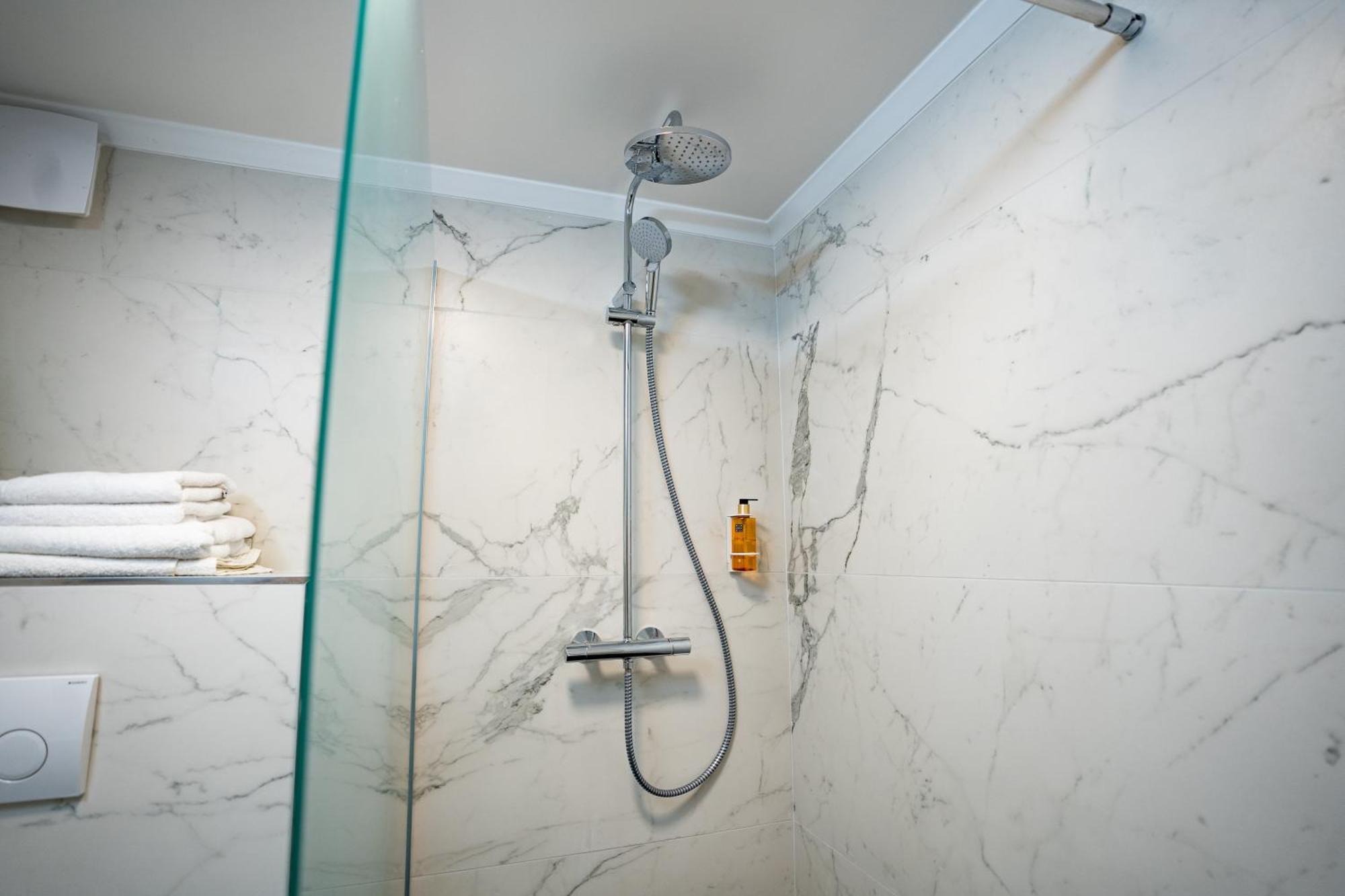 Downtown Double Room Deluxe With Joint Kitchen بودابست المظهر الخارجي الصورة